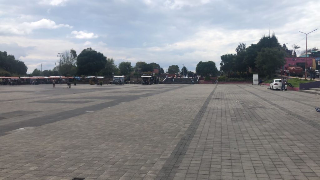 Retiraron de remolques de venta de comida y bebida del Soria-Xelhua
