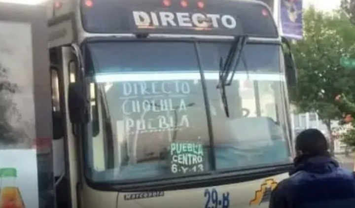 Pistola en mano, asaltan a pasajeros