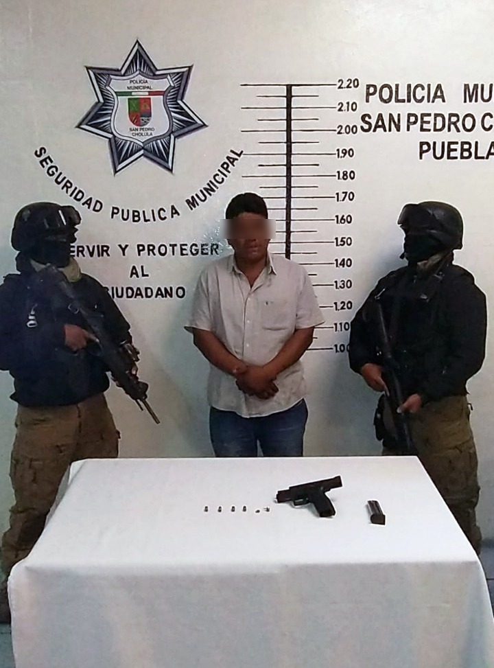 Policía municipal asegura a un masculino por presunta portación ilegal de arma de fuego