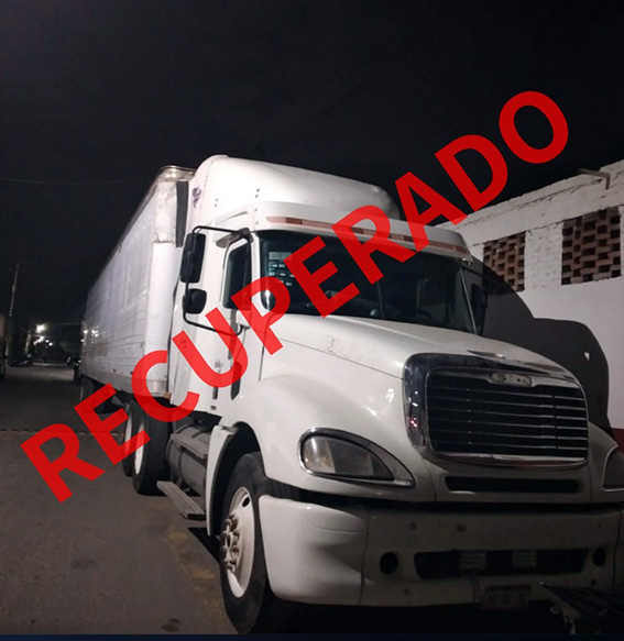 Recupera policía municipal de San Pedro Cholula tráiler con reporte de robo
