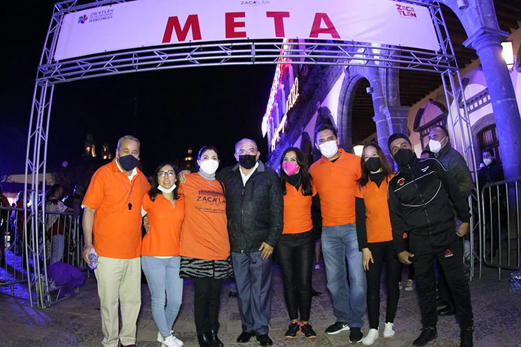 Gran participación en la carrera nocturna y el concurso de calaveritas de chilacayote