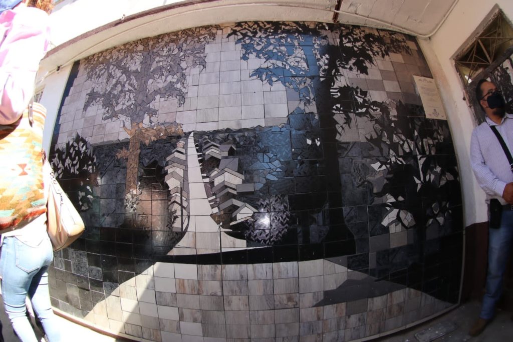Inaugura Pepe Márquez 27 nuevos vitro-murales