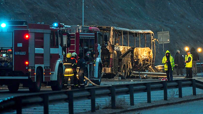 Mueren calcinados 12 niños y 34 adultos al incendiarse un autobús en Bulgaria