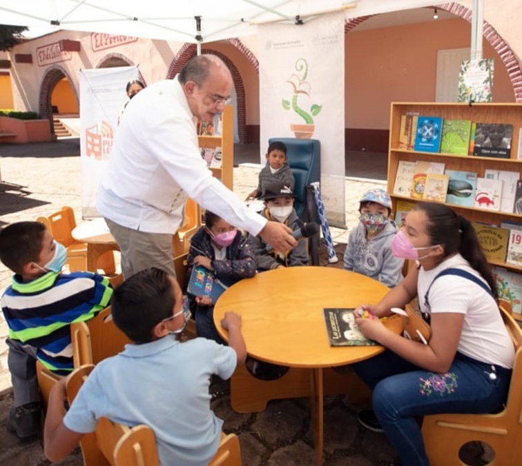 En Zacatlán fomentamos la lectura en diferentes comunidades: Pepe Márquez