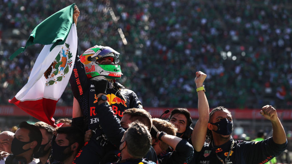 “Checo” Pérez sube al podio en el Gran Premio de México y hace historia