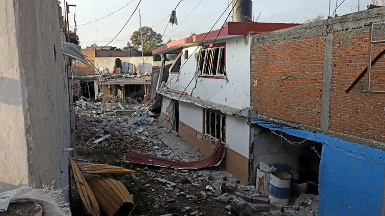 Suman 15 heridos y un muerto por explosión de ducto de gas de Pemex en Puebla