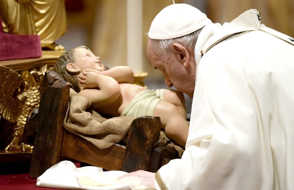 Papa Francisco llama a la humildad a los fieles en la misa de Nochebuena