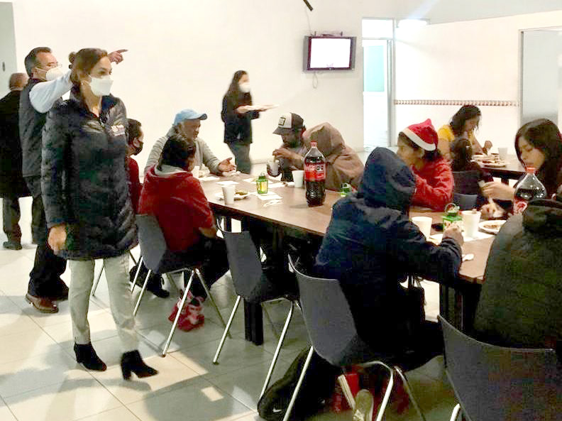 Liliana Ortiz encabeza cena navideña en el dormitorio municipal
