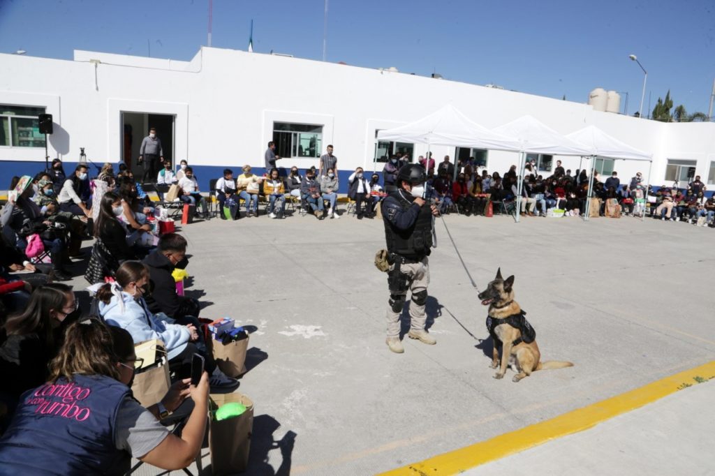 SMDIF acerca a niñas, niños y adolescentes con policías municipales para conocer sus actividades