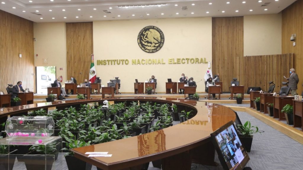 INE acusa persecución penal contra consejeros por aplazar revocación de mandato