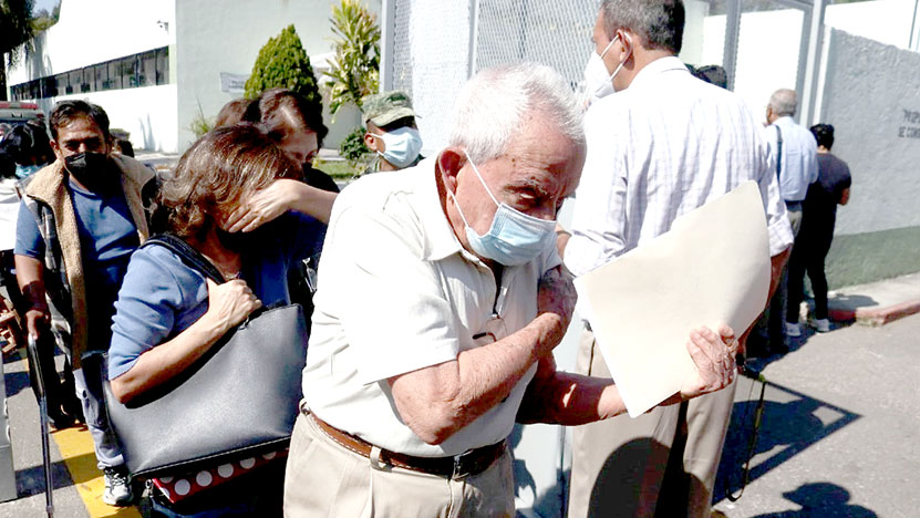 México registra 52 nuevas muertes por covid-19 y suman 296 mil 672 decesos