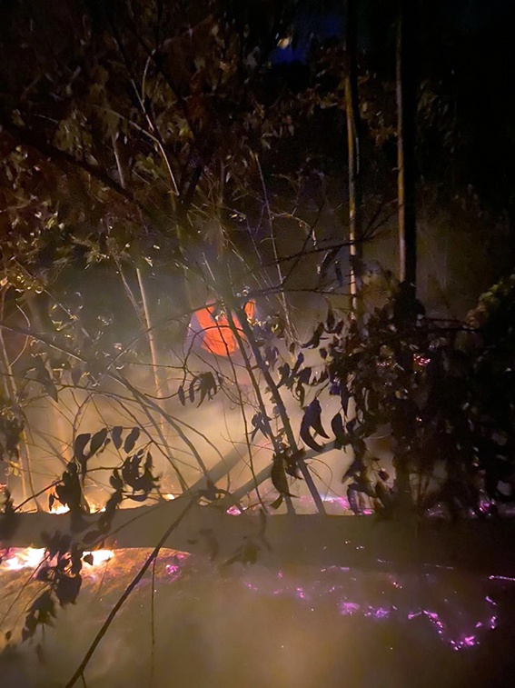 Bomberos sofocan incendio en cerro Zapotecas