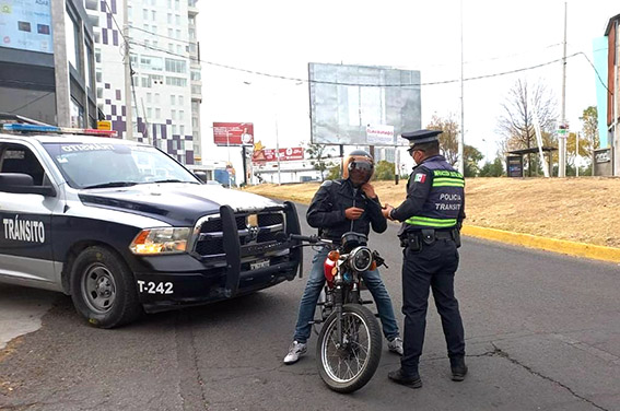 Intensifica policía municipal labores de revisión a conductores de motocicletas