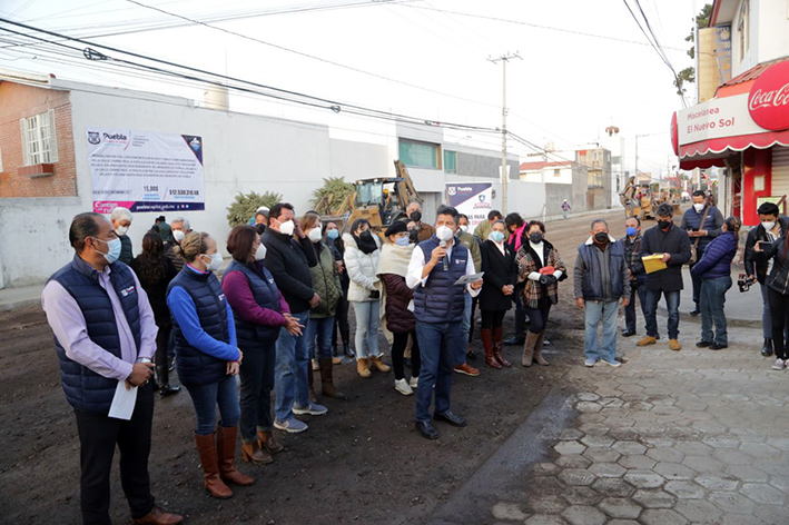 Eduardo Rivera Pérez supervisa pavimentación en Camino Real