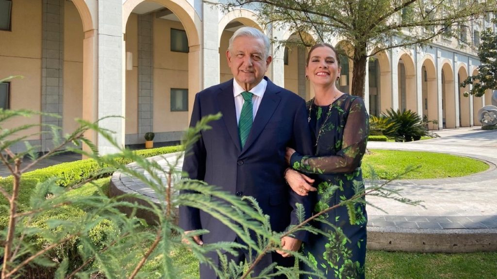 AMLO desea salud y felicidad para 2022; pide mantener la fe en el porvenir