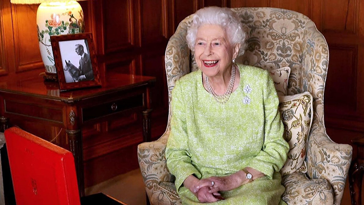 La reina Isabel II da positivo a COVID-19; tiene síntomas leves