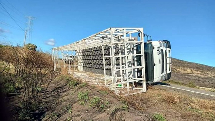 Al menos 7 tráileres vuelcan en el tramo La Venta-La Ventosa