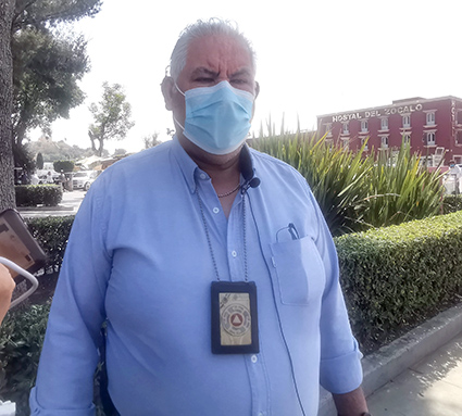 Bomberos con equipo para su trabajo: Rodolfo Fierro