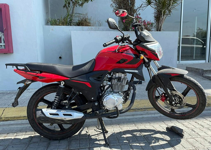 Dos presuntos asaltantes en motocicleta fueron detenidos