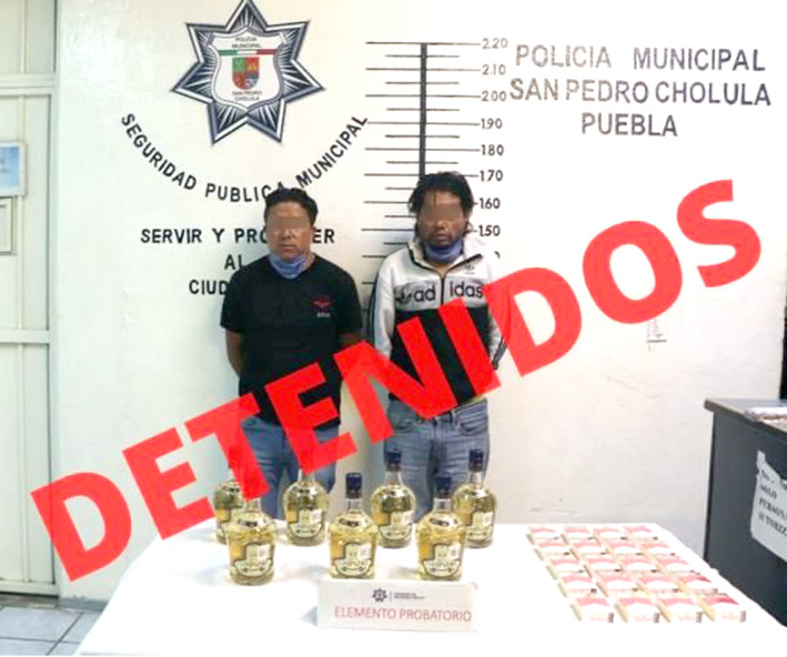 Asaltaron Oxxo en Momoxpan, los detuvieron