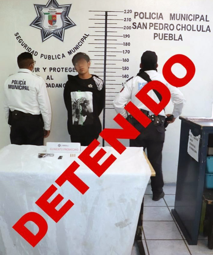 POLICÍA POR ANDAR PAG WEB YA