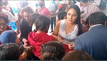 Tonantzin Fernández, festejó a niños cholultecas