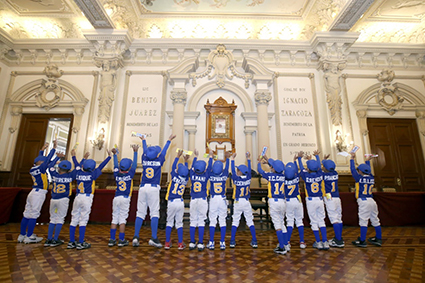 Palacio municipal recibe a promesas deportivas de Puebla