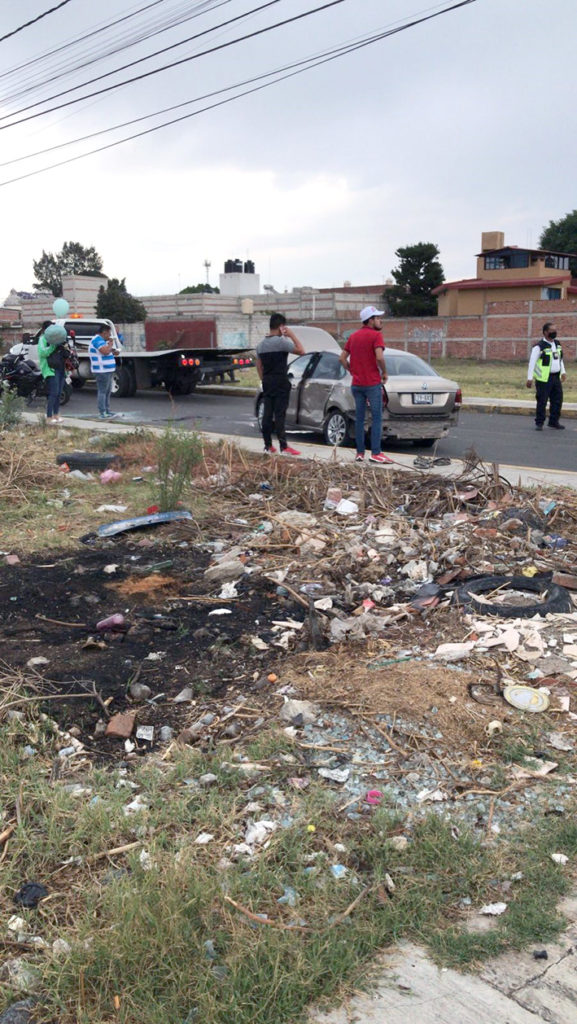 Choque con volcadura en Xixitla