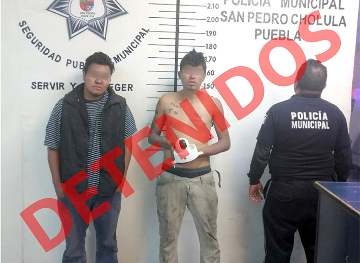 En Tlatempa, municipales detienen a 2 presuntos ladrones