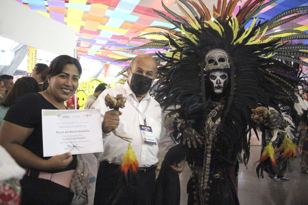 Reconoce Cultura a artesanos de la Feria de Puebla