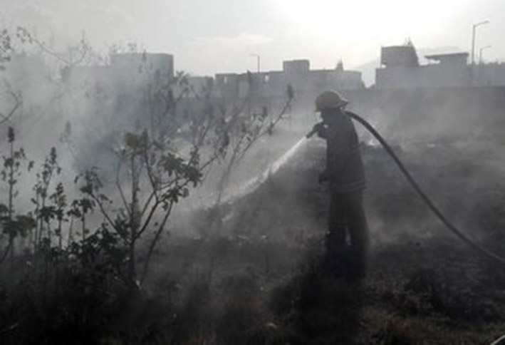 Continúan incendios en lotes baldíos