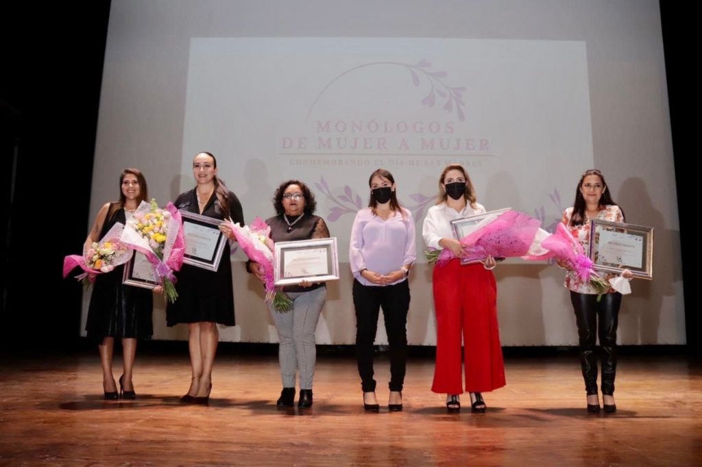 DIF realiza “Monólogos de Mujer a Mujer”