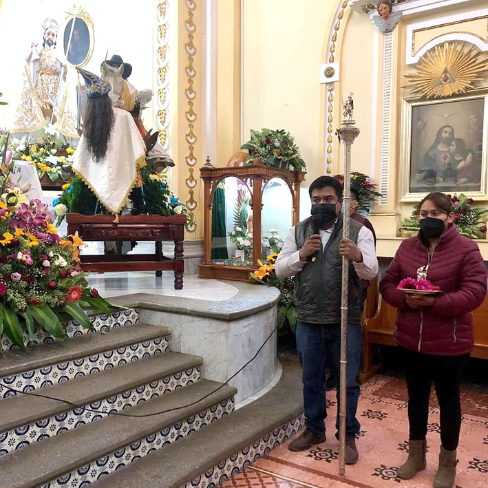 Pleito entre “cargos” de Santiago Mixquitla