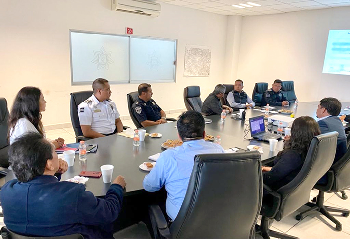 Encabeza Mundo Tlatehui reunión de trabajo con mandos de seguridad pública
