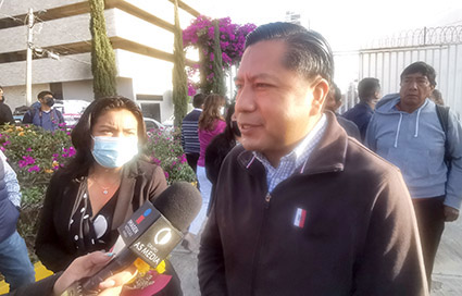 En oficinas municipales, con cubre-boca: Filomeno Sarmiento
