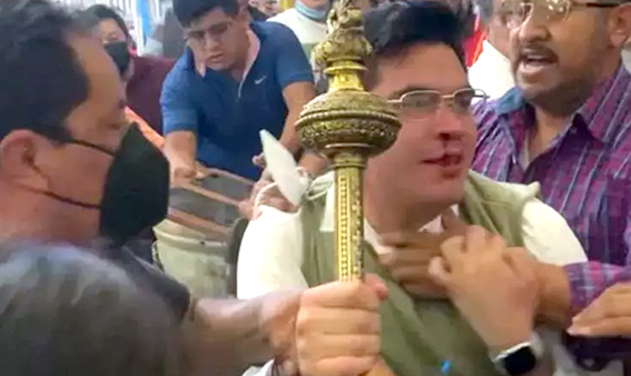 Sacerdote golpeado en el templo de san Juan