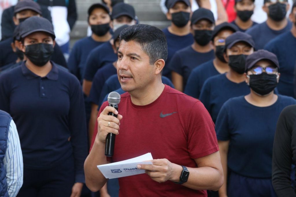 Eduardo Rivera Pérez encabeza tercera carrera recreativa con cadetes