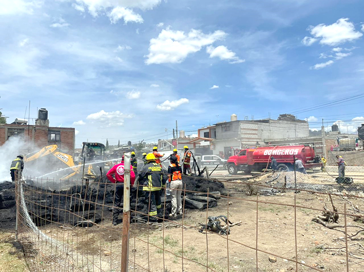 Aparatoso incendio de llantas en Tepontla