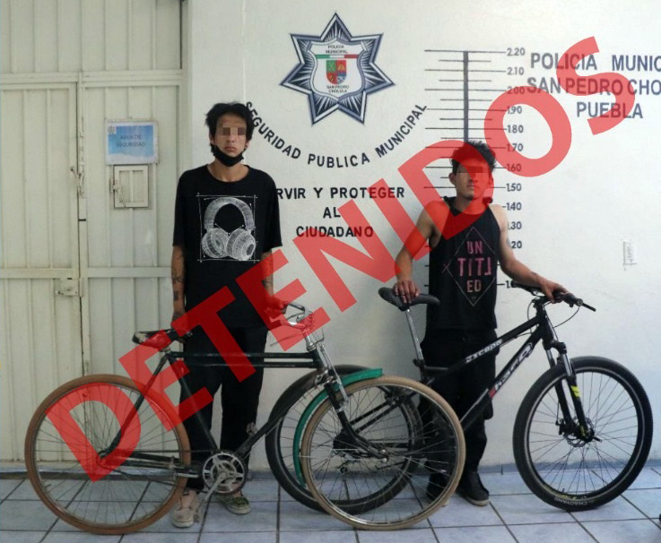 Policías municipales detienen a dos ladrones de bicicletas