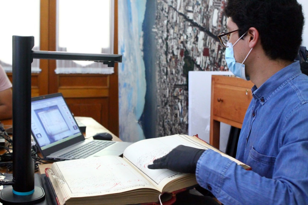 Inicia la digitalización de documentos del archivo histórico