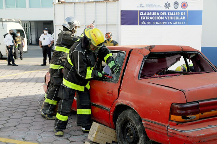 Día del Bombero, con taller de extracción vehicular