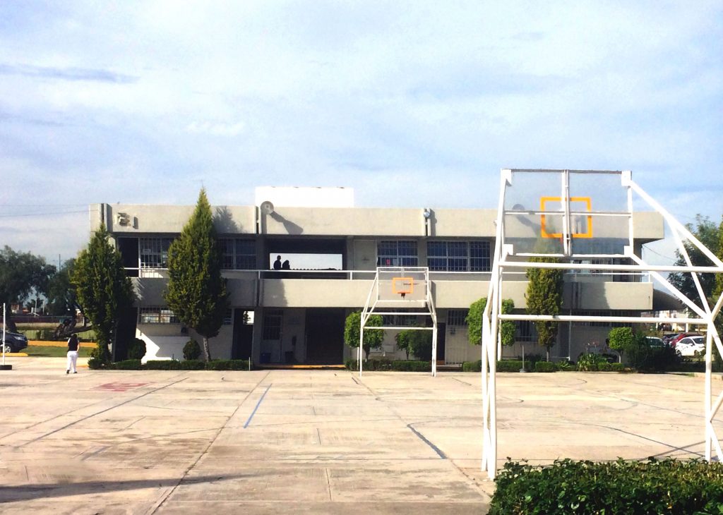Ladrones se meten en escuelas a robar