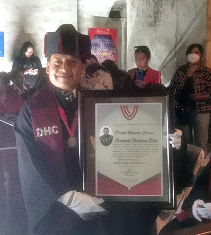 Fernando Mendoza Brito, recibe reconocimiento