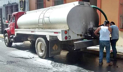 Comuna y SOSAPACH apoyan a afectados por escasez de agua en Momoxpan