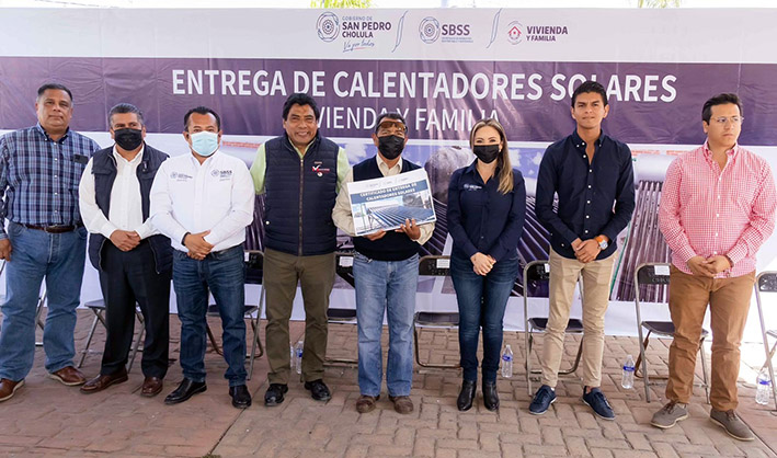 Paola Angon, entregará 455 calentadores solares