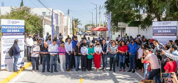 Paola Angon entrega calle adoquinada en Manantiales