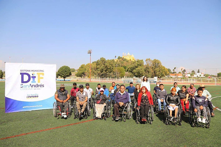 DIF cambia vidas con la entrega de sillas de ruedas semi deportivas