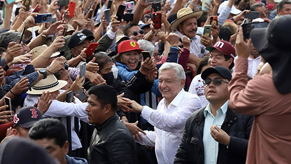 Miles Marchan en la CDMX con AMLO