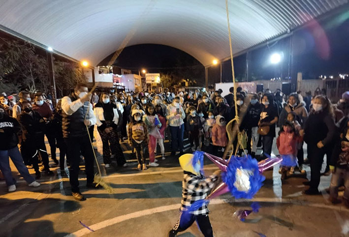 Convive el senador Armenta con familias poblanas en el marco de las posadas