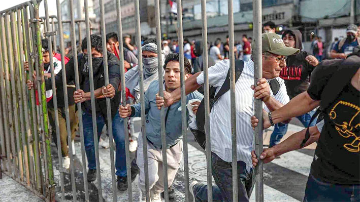 Decretan estado de emergencia en Perú por protestas